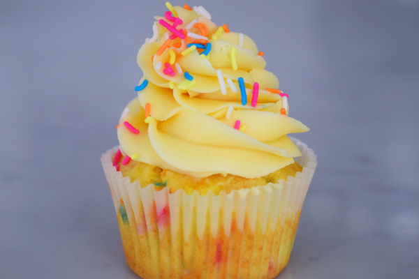 Easy One Bowl Funfetti Cupcakes