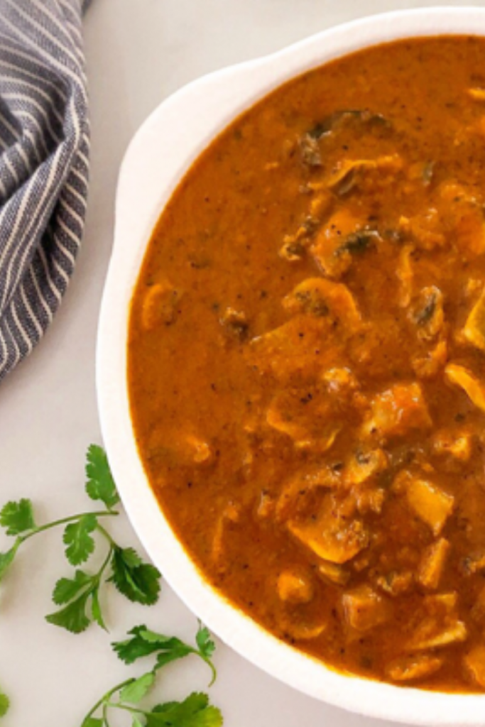 Mushroom curry cooked with tomatoes, yogurt and spices