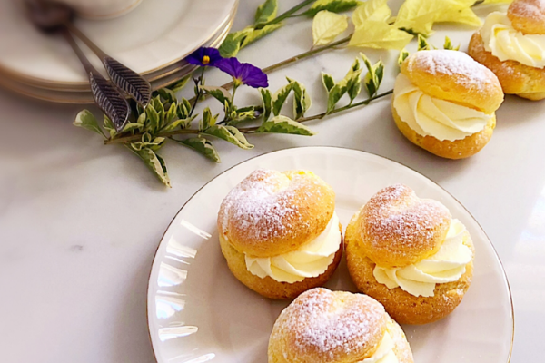 Easy Choux pastry filled with caramel and whipped cream