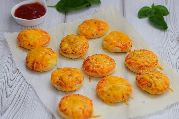2 Ingredient pizza dough with cheese