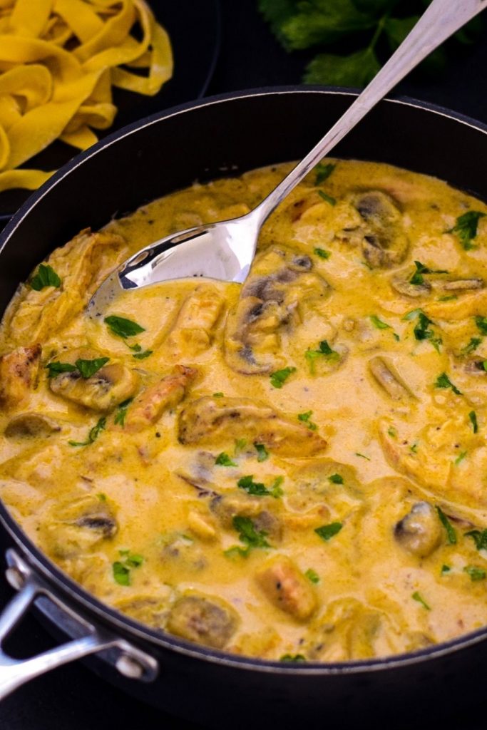 Chicken stroganoff in a black pan