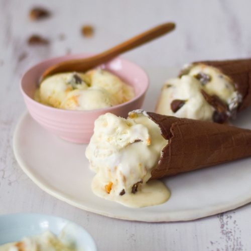 No churn caramel ice-cream in 2 chocolate cones and in two bowls