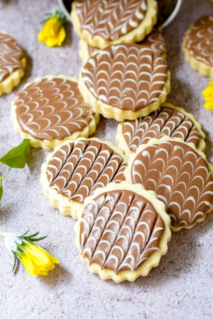 Basic cookies decorated with chocolate placed on a table