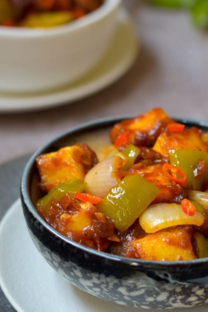 Chilli Paneer in a black bowl 