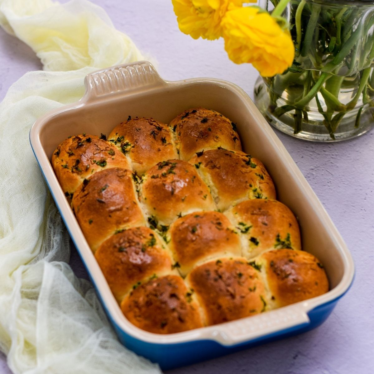 Cheesy Garlic Dinner Rolls