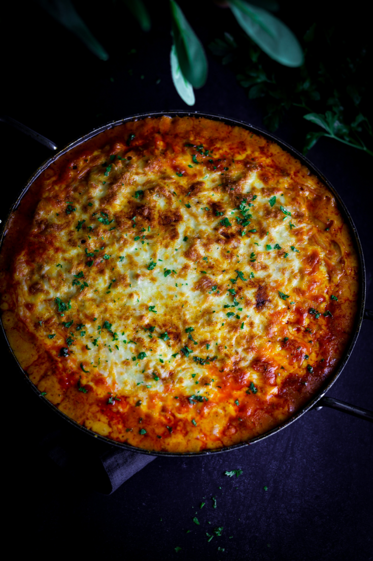 Cheesy Mince Pasta in a black pan