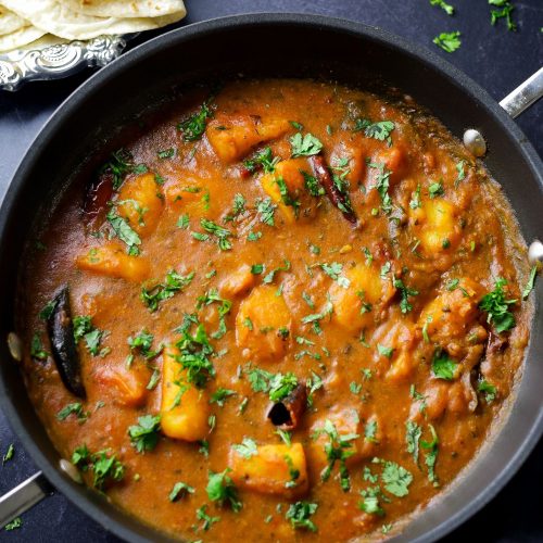 Potato Curry in a black pot