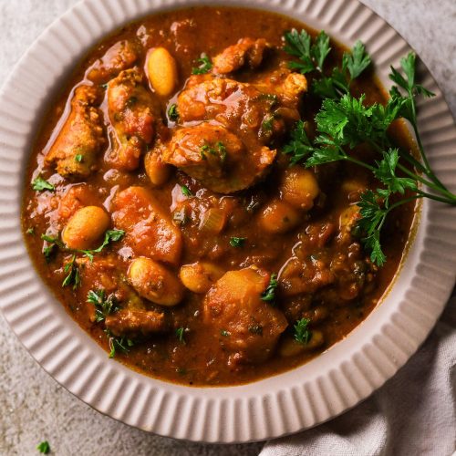 Wors stew in a beige bowl