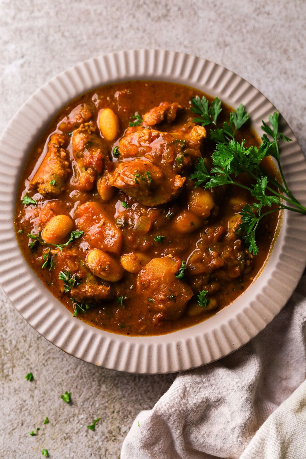 Wors stew in a beige bowl